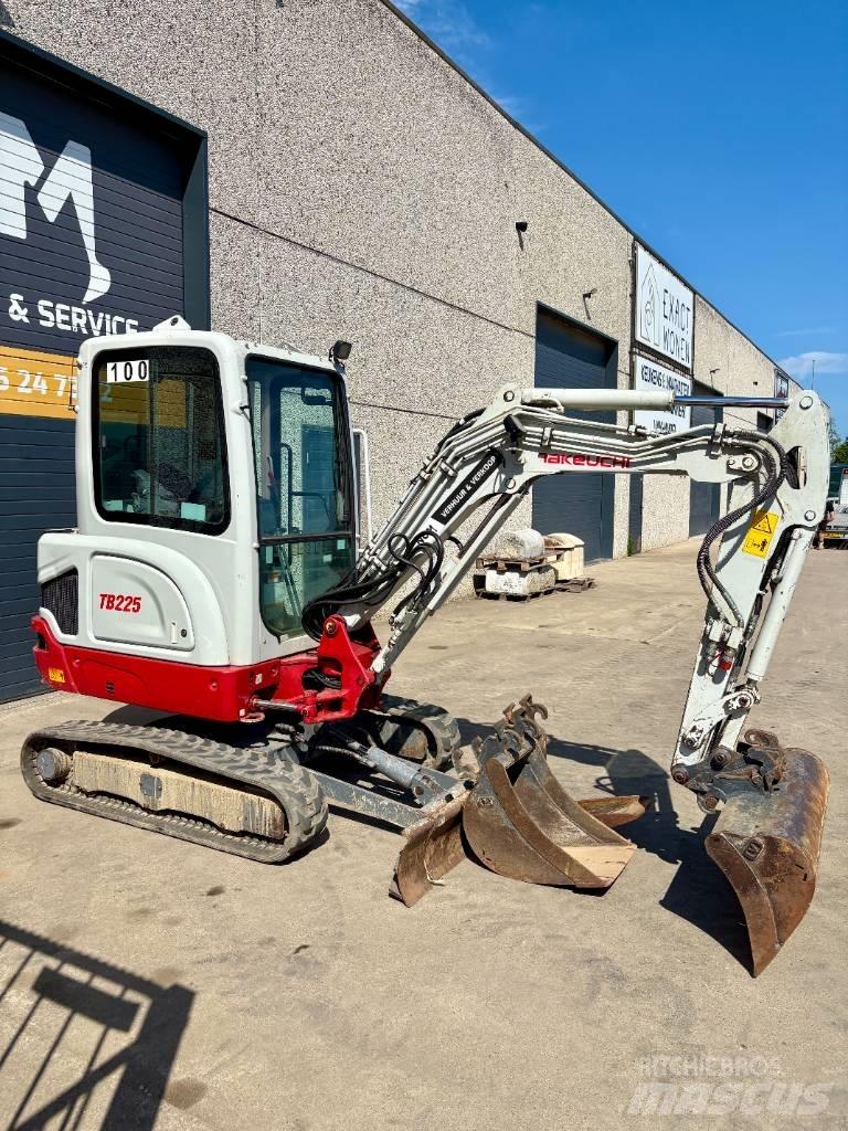 Takeuchi TB 225 Miniescavatori