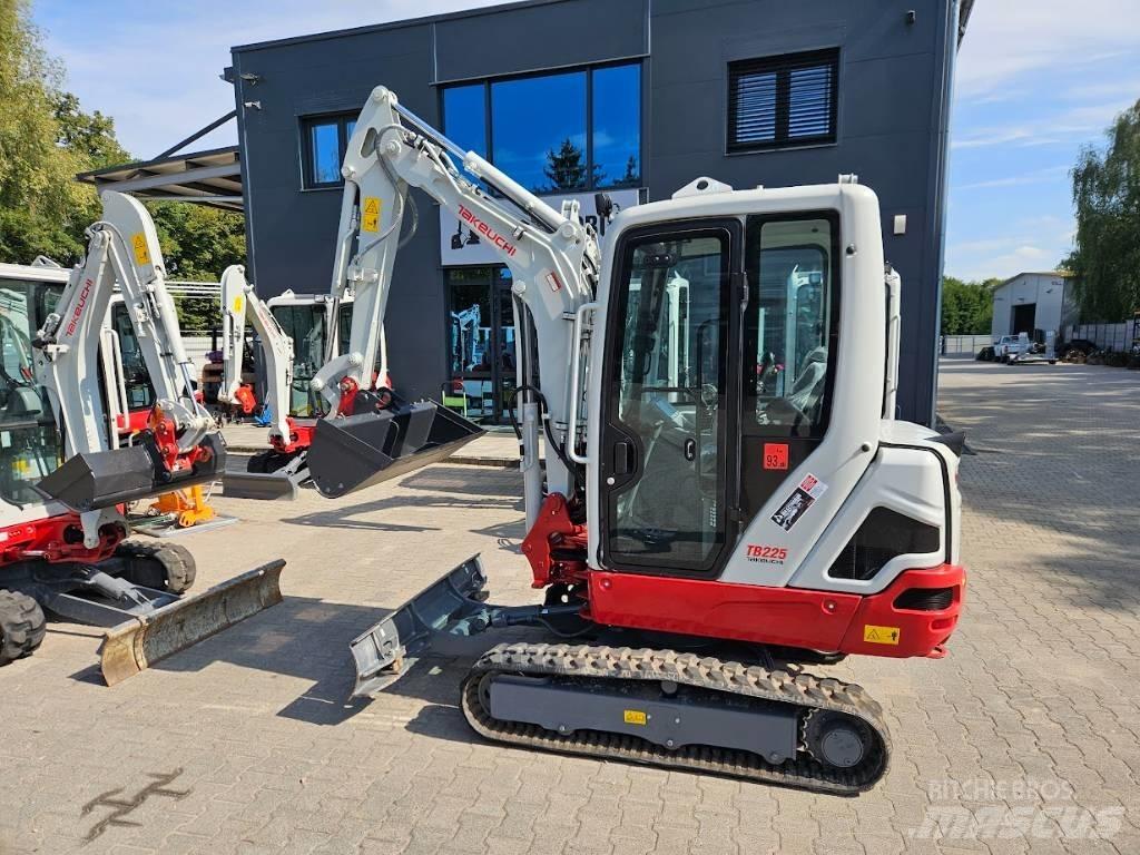 Takeuchi TB225 V0 Miniescavatori