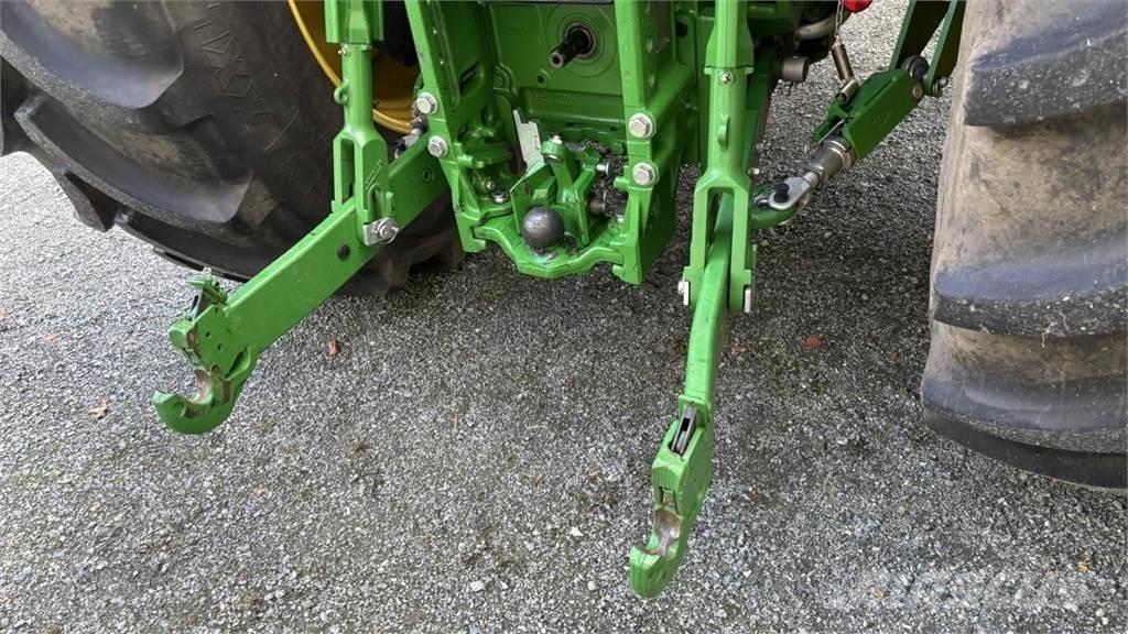 John Deere 6R215 Trattori