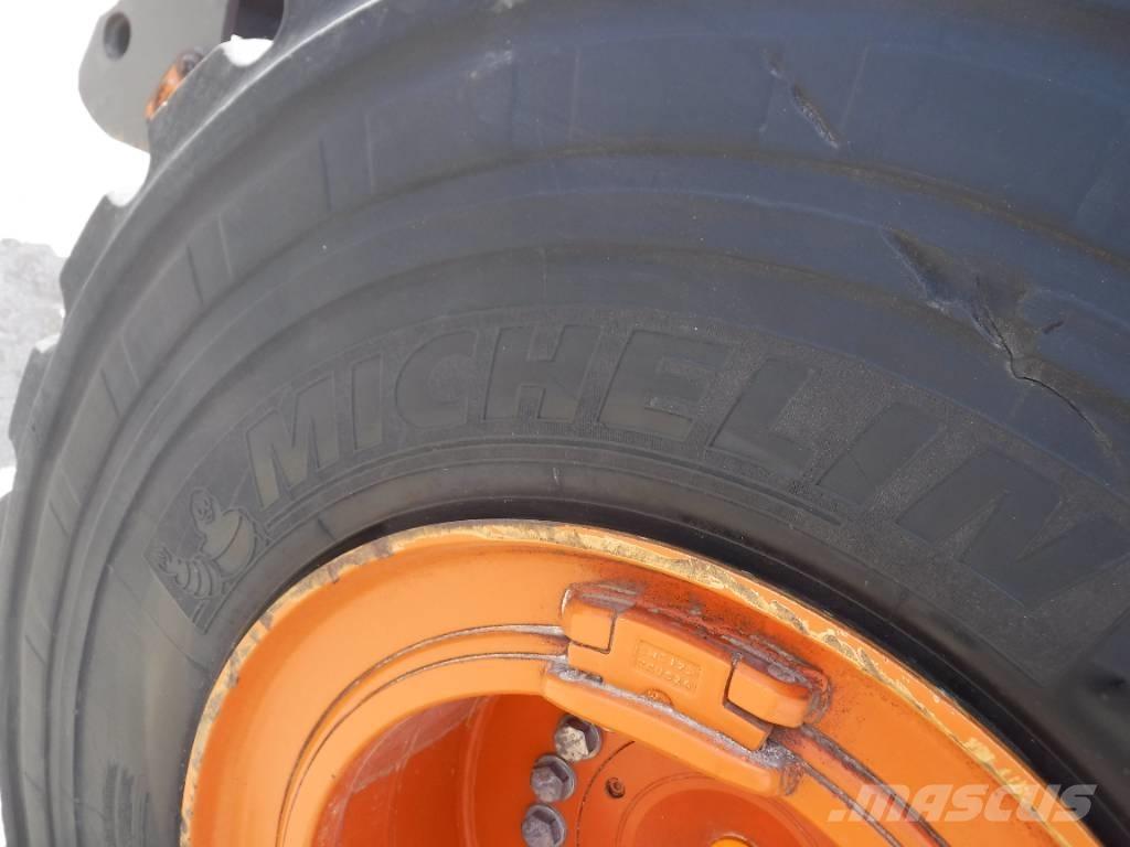 Hitachi ZW 310-6 Pale gommate
