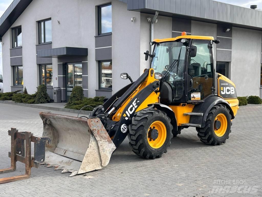 JCB 409 AGRI Pale gommate