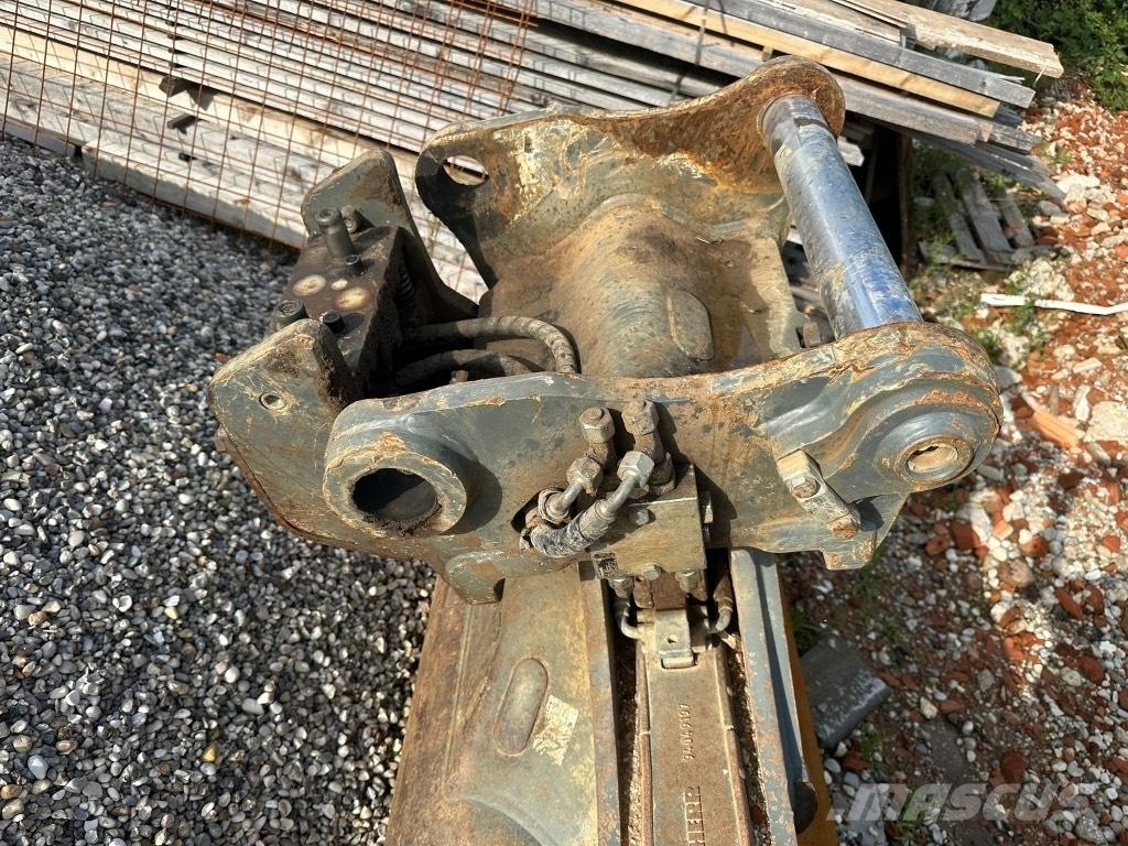 Liebherr R 922 Escavatori cingolati