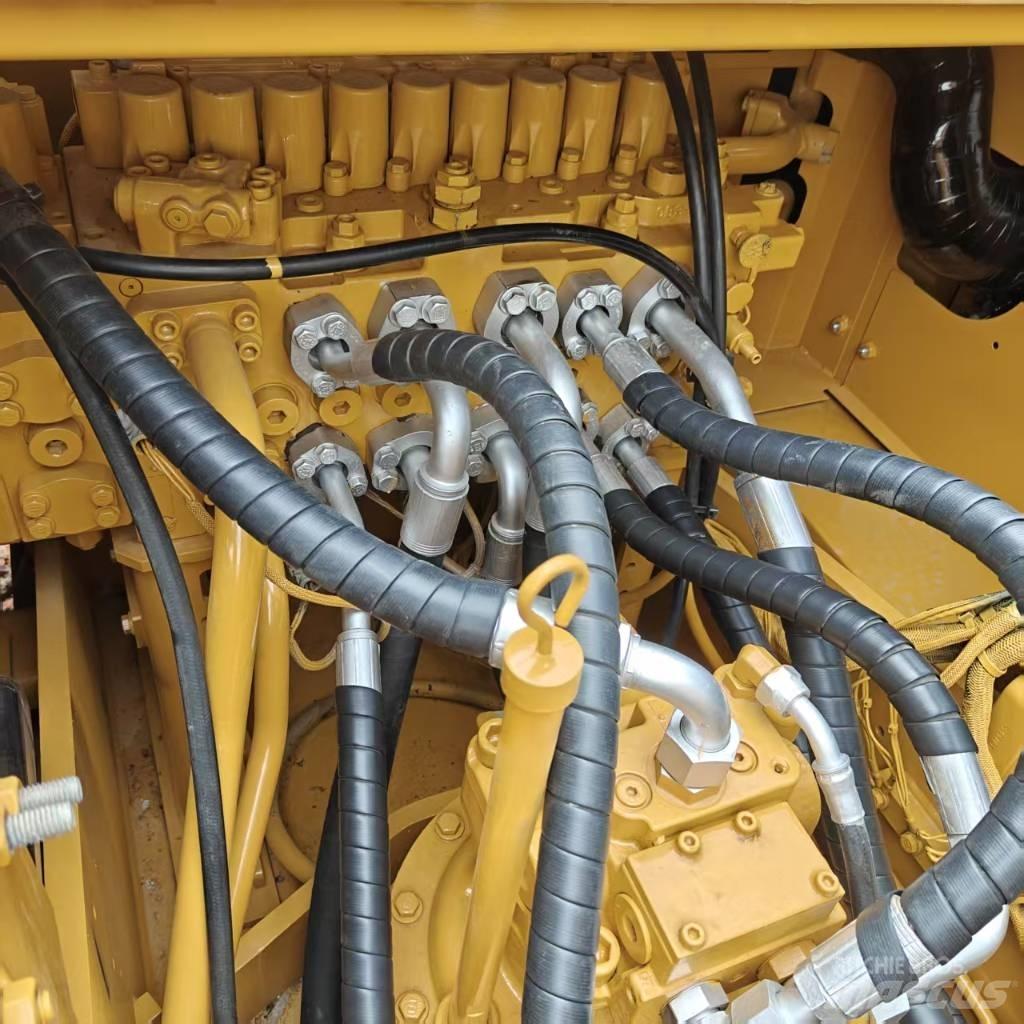 CAT 320 Escavatori cingolati