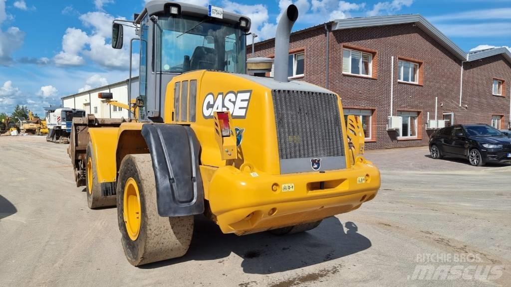 CASE 721 F Pale gommate