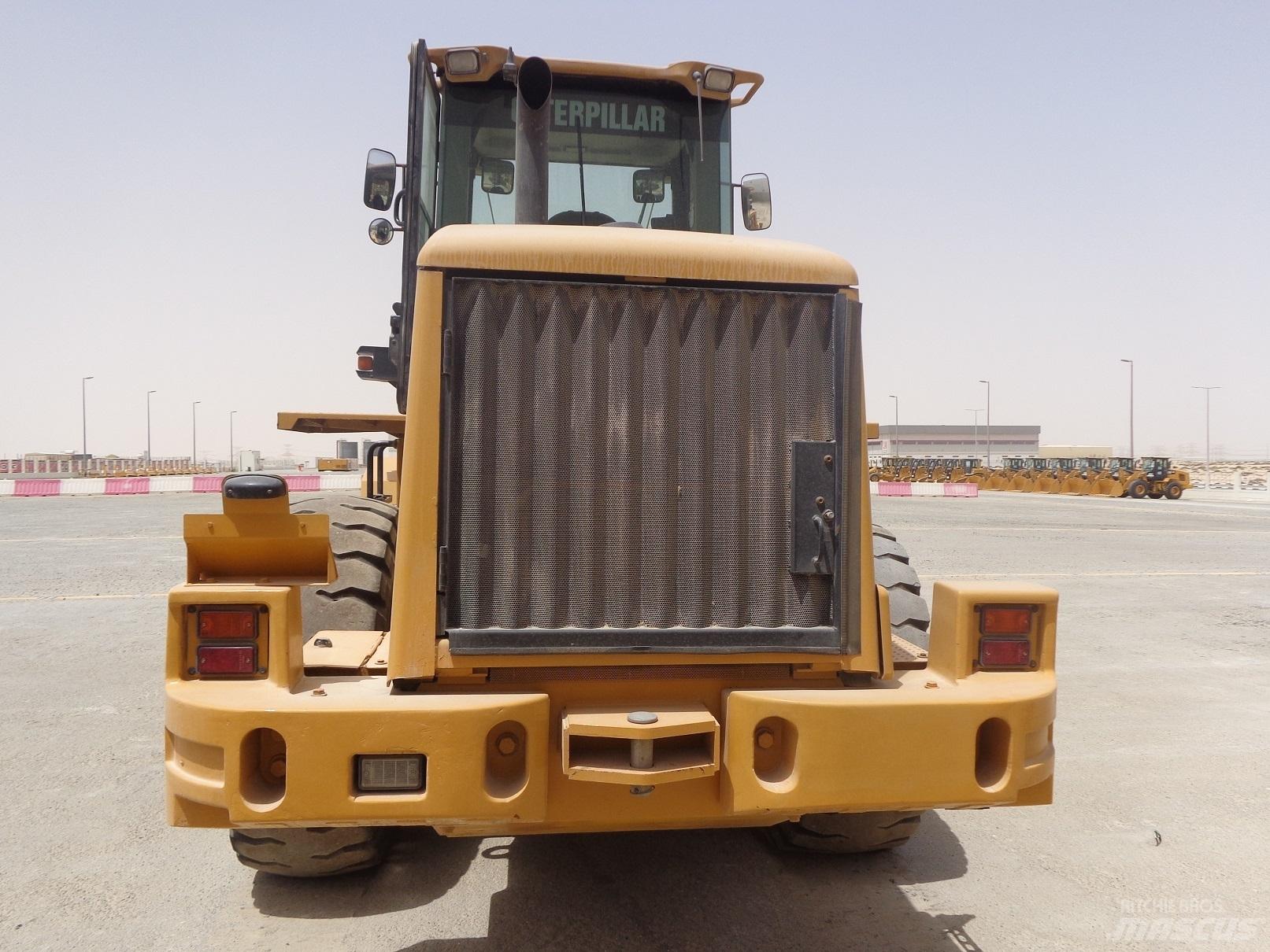 CAT 938H Pale gommate