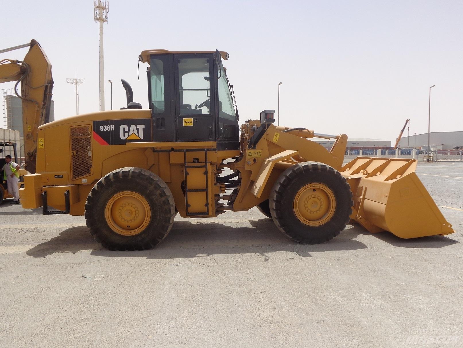 CAT 938H Pale gommate