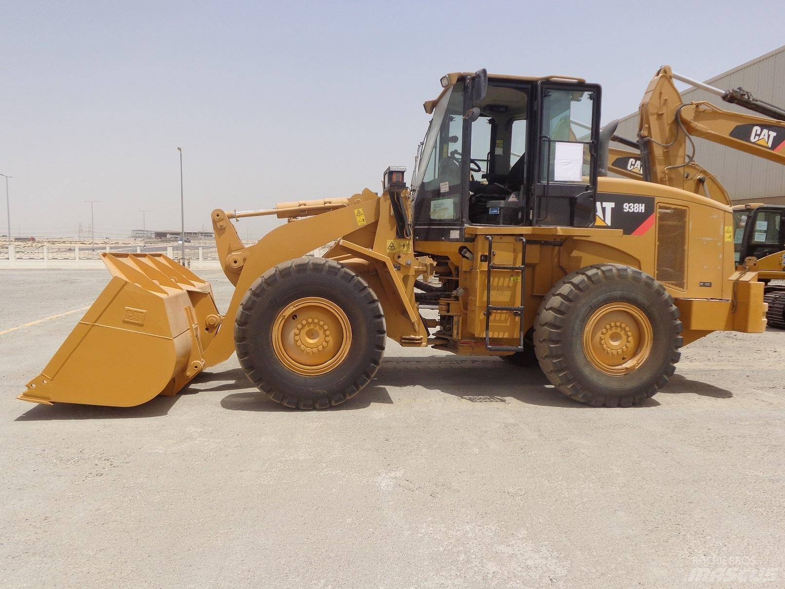 CAT 938H Pale gommate