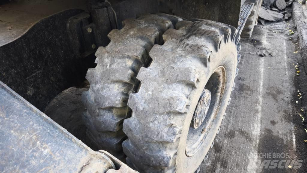 CAT 313 D Escavatori gommati