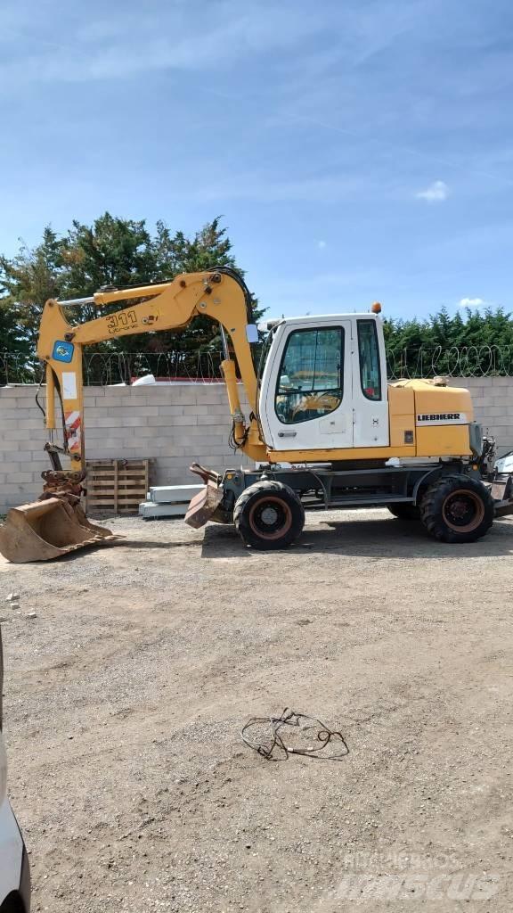Liebherr A 311 Escavatori gommati