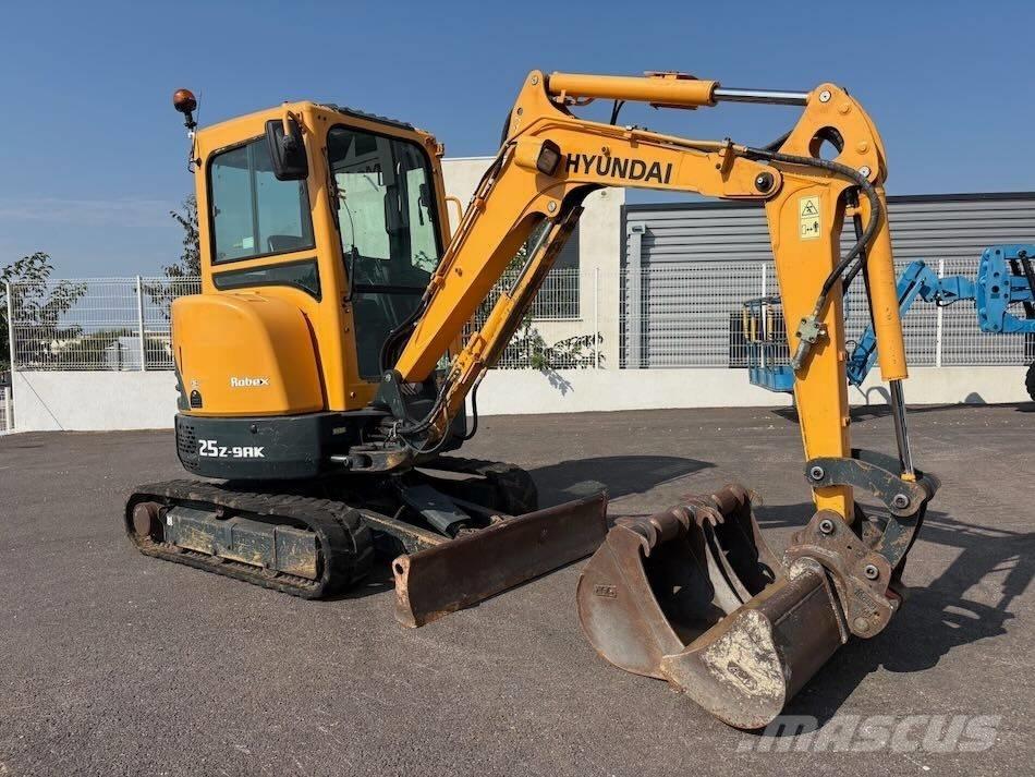Hyundai R25Z-9 AK Miniescavatori