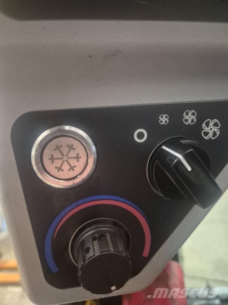 JCB 155 Mini Pale Gommate