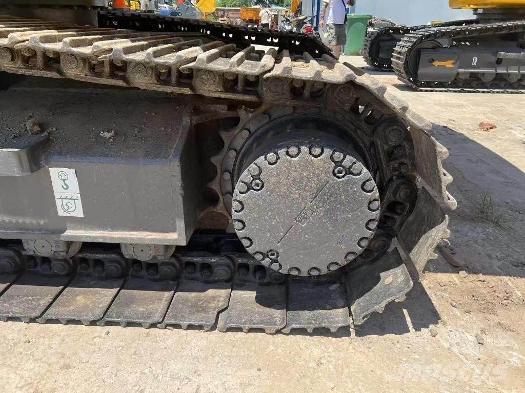 Komatsu 220 Escavatori cingolati