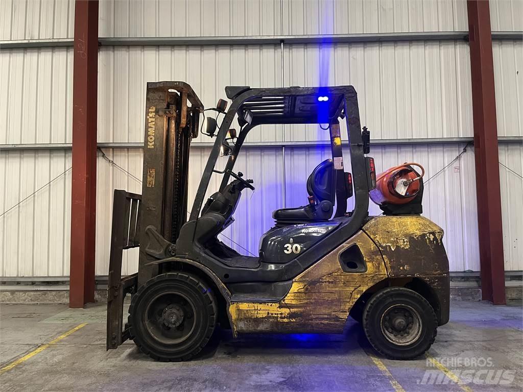 Komatsu FG30T-17 Carrelli elevatori GPL