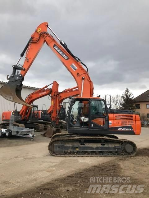 Doosan DX225LC-5 Escavatori cingolati