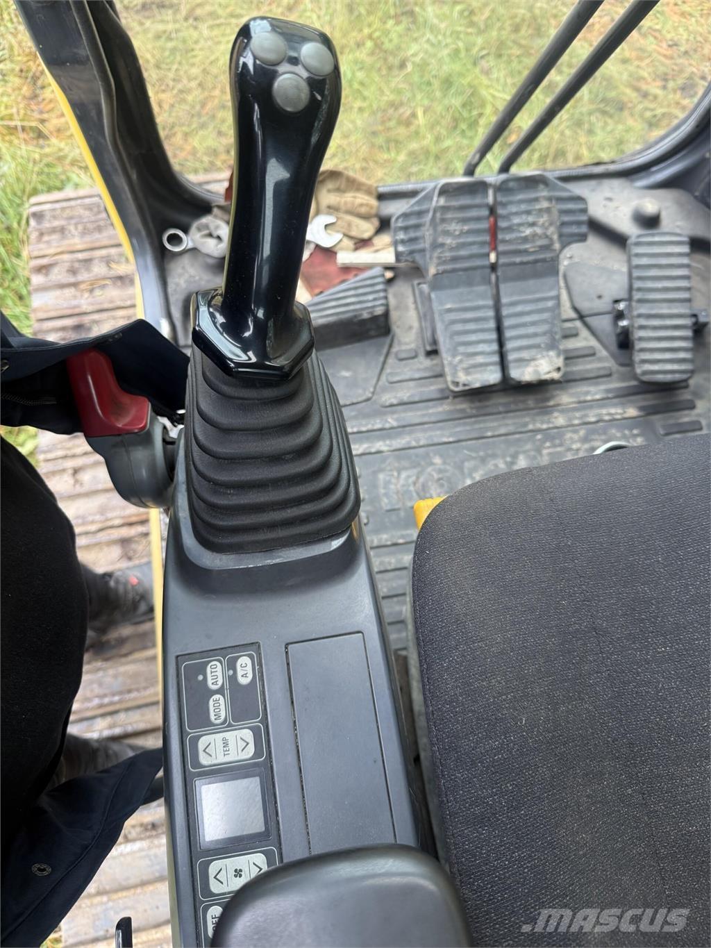 Komatsu PC180LC Escavatori cingolati