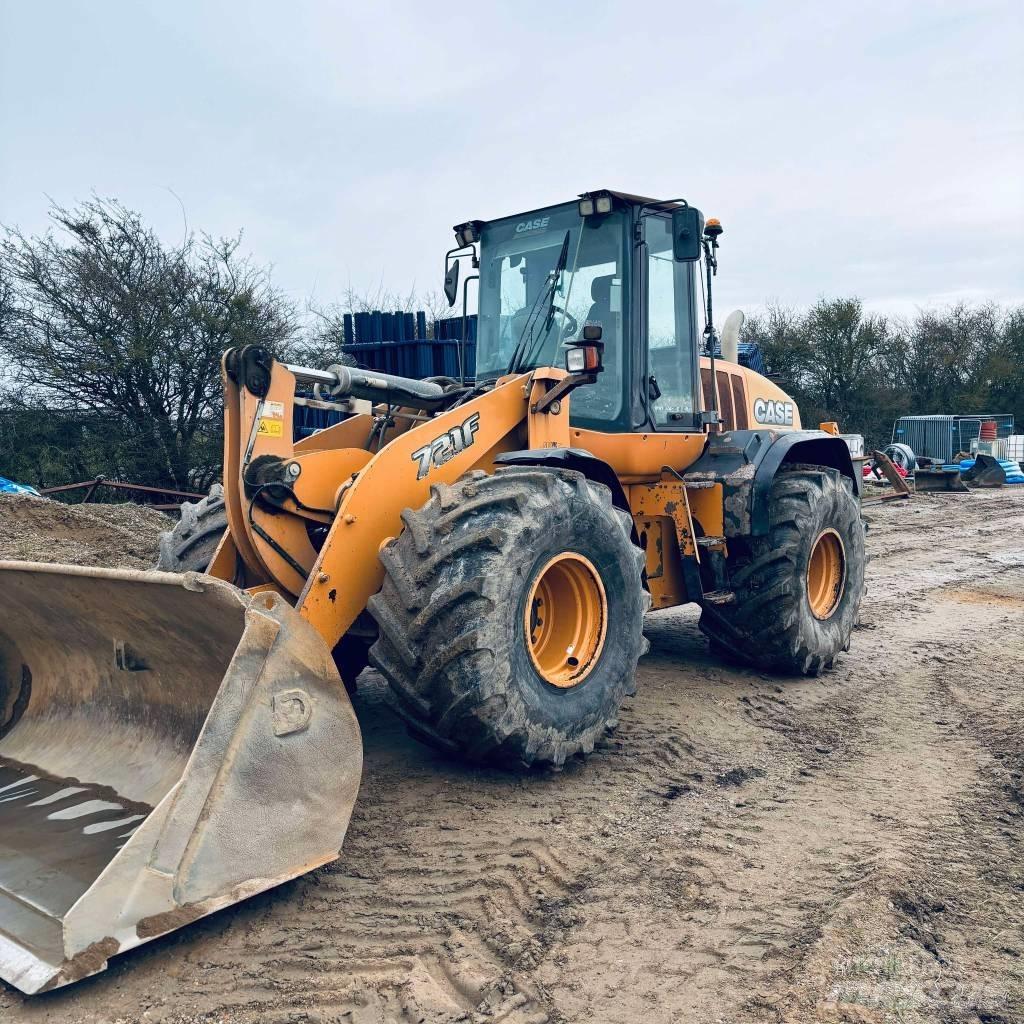CASE 721 F Pale gommate