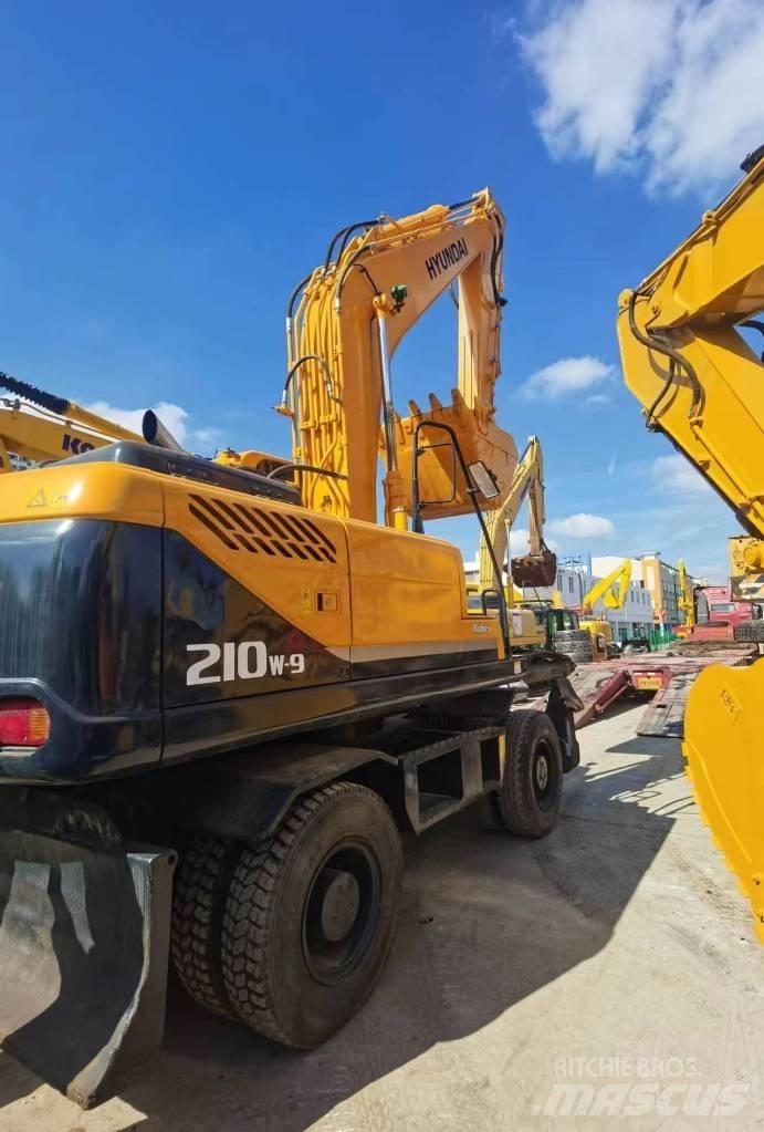 Hyundai R210W-9 Escavatori gommati