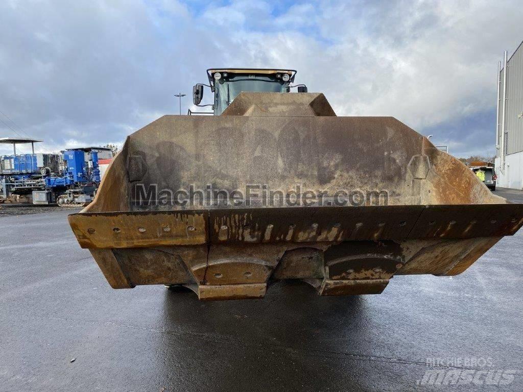 CAT 966 M XE Pale gommate