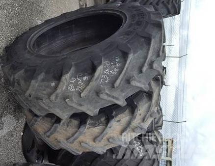  Pneus 13.6R28 Pneumatici, ruote e cerchioni