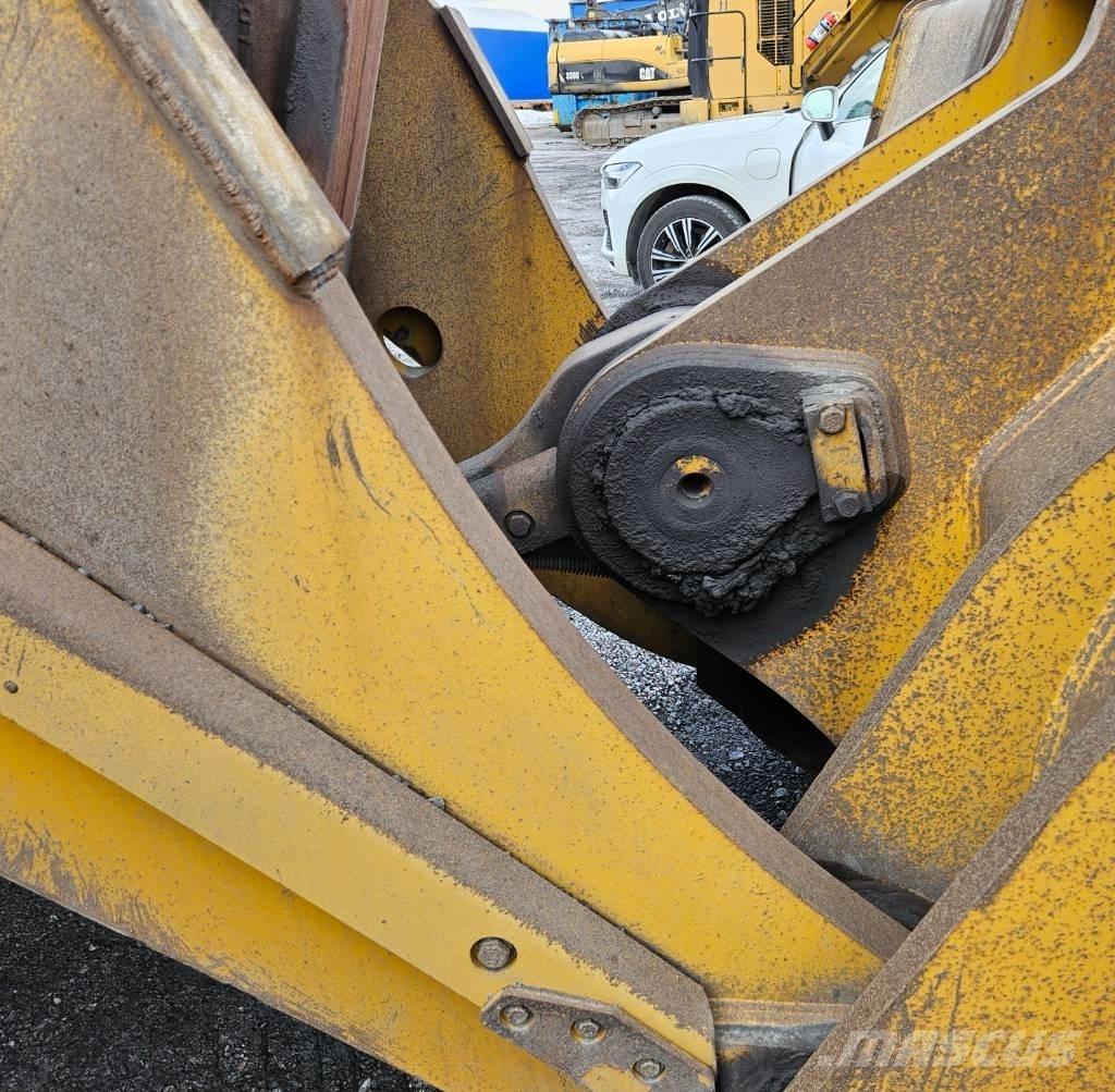 CAT 988 K Pale gommate