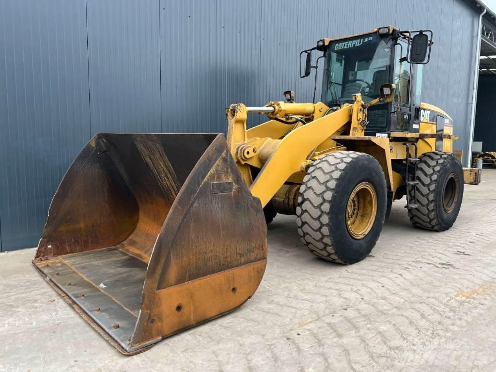 CAT 938G Pale gommate