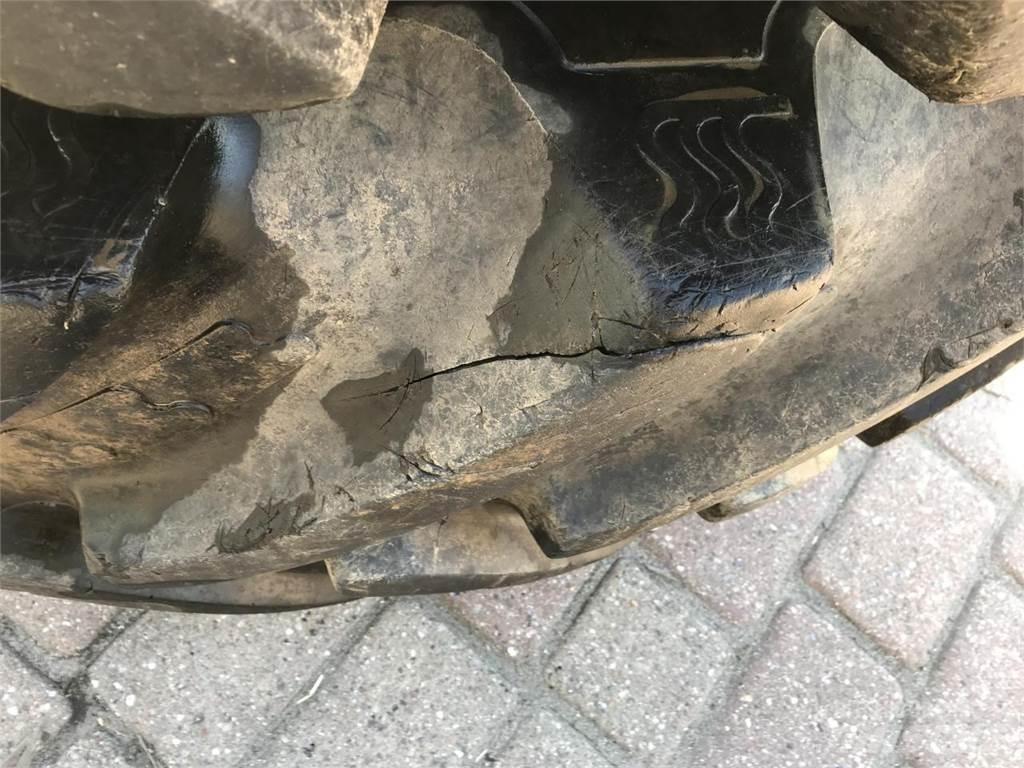 BKT 650/85R42 Pneumatici, ruote e cerchioni