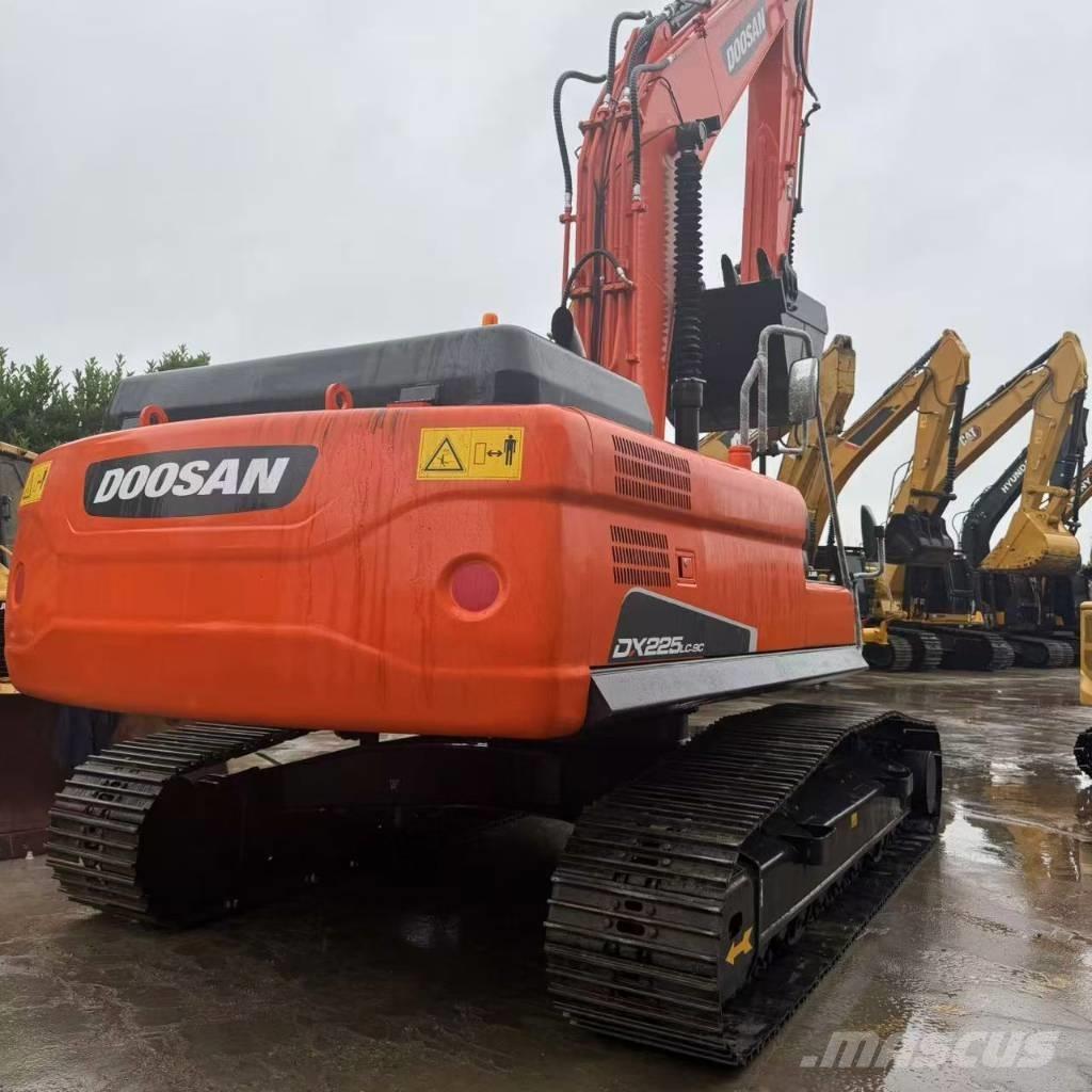 Doosan DX 225 Escavatori cingolati