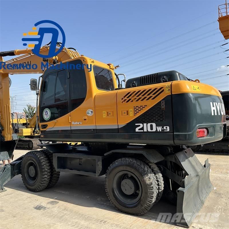 Hyundai 210W-9 Escavatori gommati