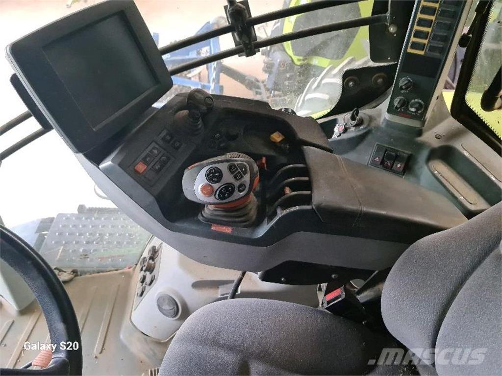 CLAAS Axion 810 Trattori