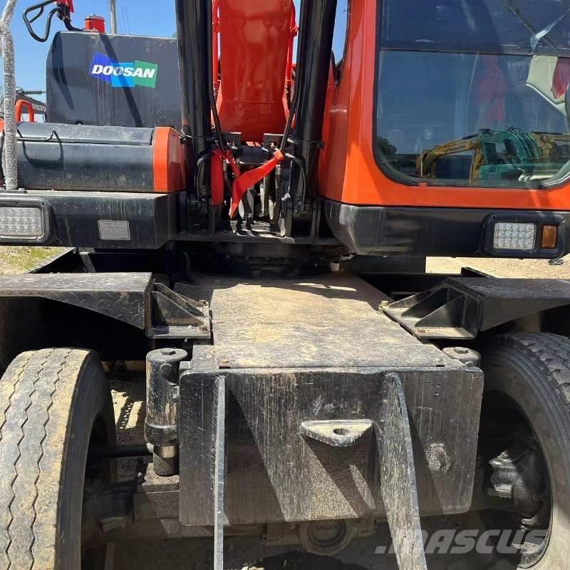 Doosan DX150W Escavatori gommati