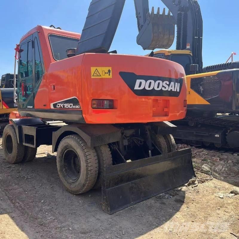 Doosan DX150W Escavatori gommati