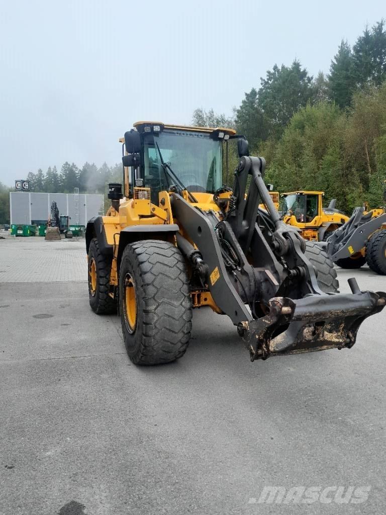 Volvo L120G Pale gommate