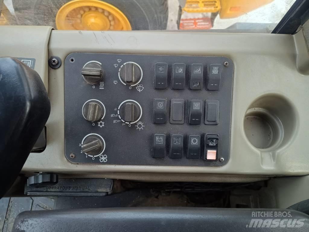 CASE 521D XT Pale gommate