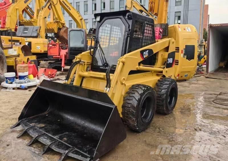 CAT 246D Mini Pale Gommate