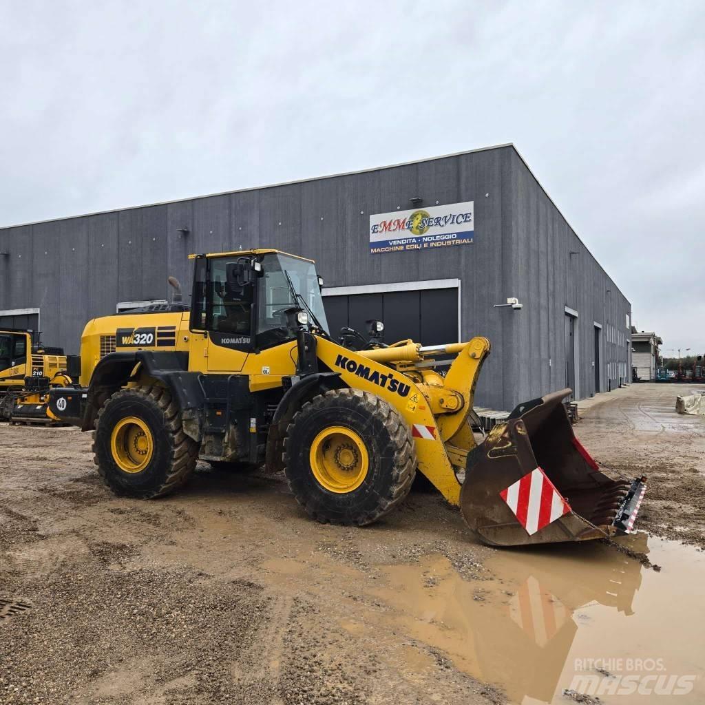 Komatsu WA 320-8 Pale gommate