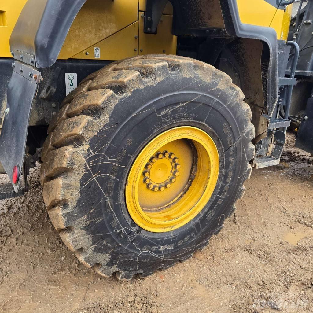 Komatsu WA 320-8 Pale gommate