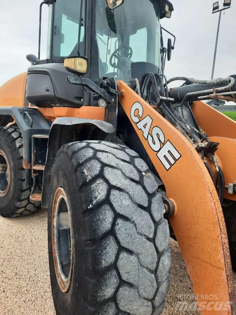 CASE 621G Pale gommate