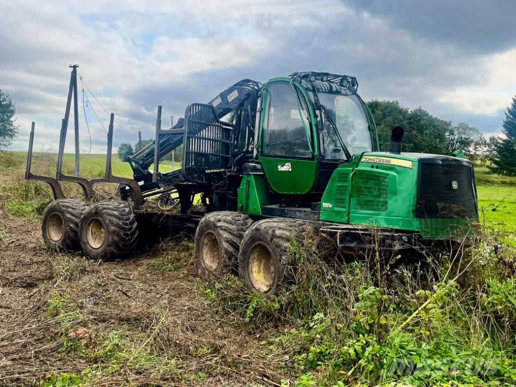 John Deere 1110 E Forwarder