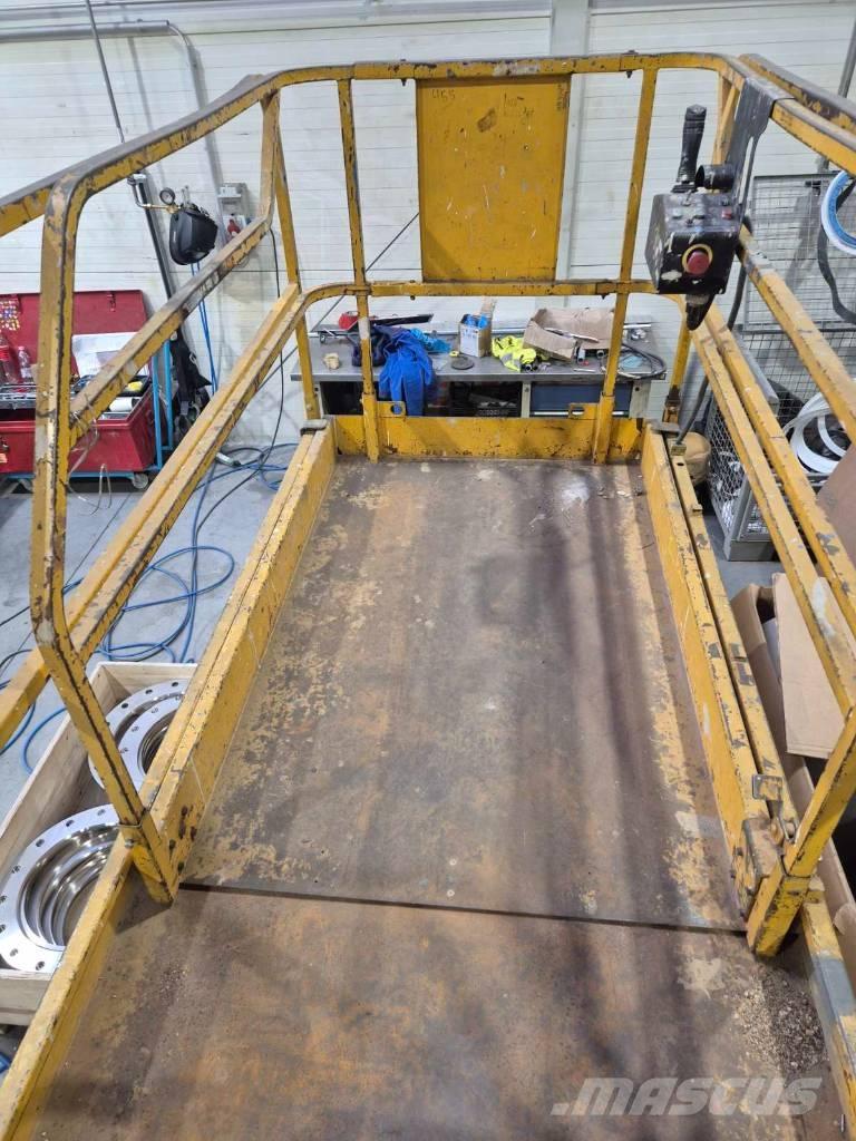 Haulotte Compact 12 Piattaforme a pantografo