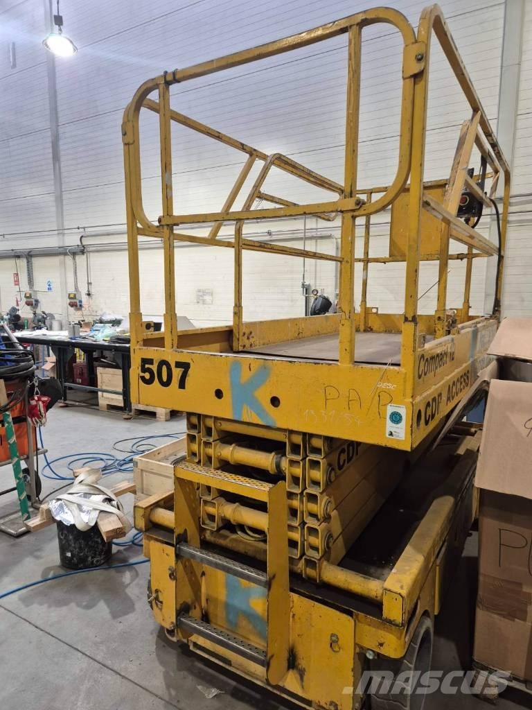 Haulotte Compact 12 Piattaforme a pantografo