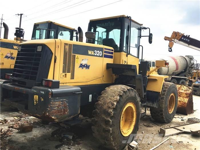 Komatsu WA 320-3 Pale gommate