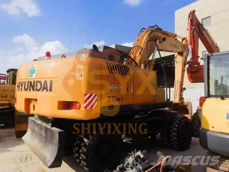 Hyundai 150W -7 Escavatori gommati