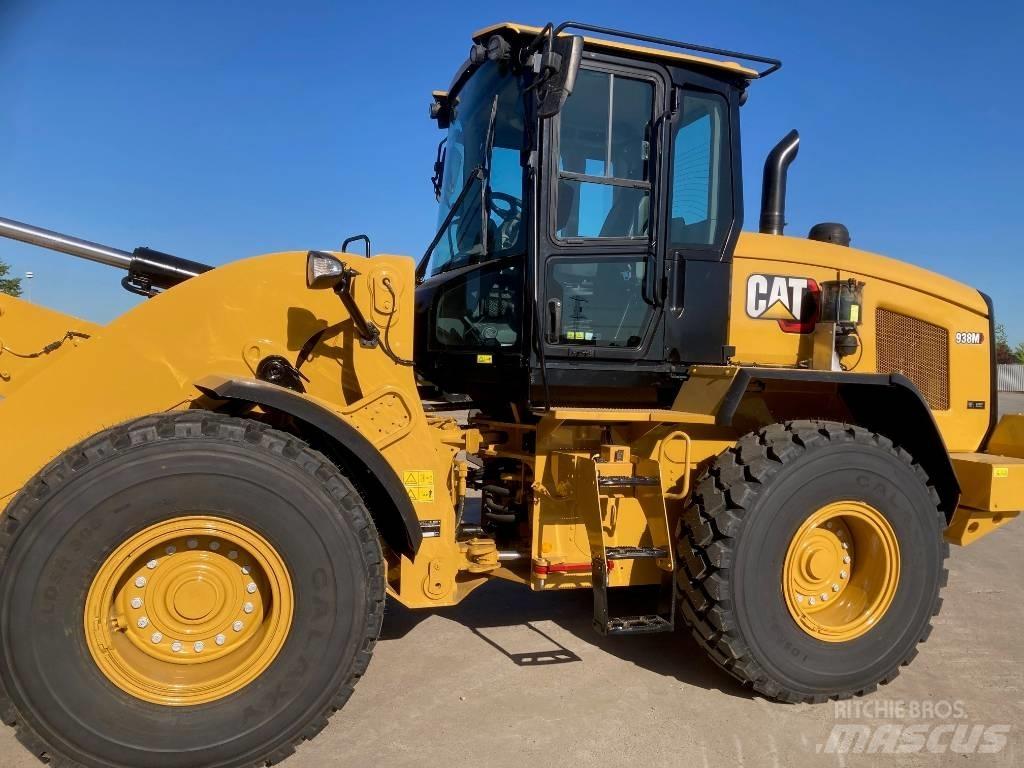 CAT 938M Pale gommate