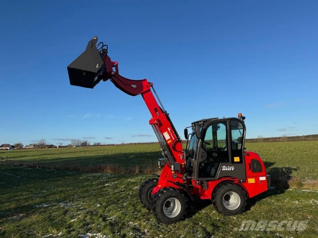  Max Loader 810 T Mini pale