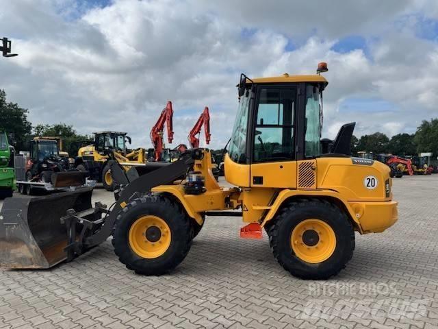 Volvo L 30 G Pale gommate