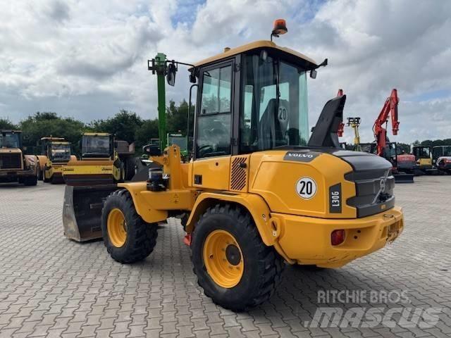 Volvo L 30 G Pale gommate