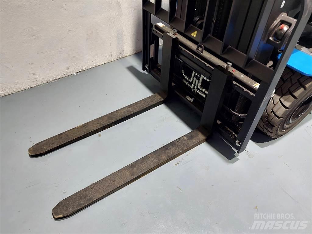  SEF25C Carrelli elevatori elettrici