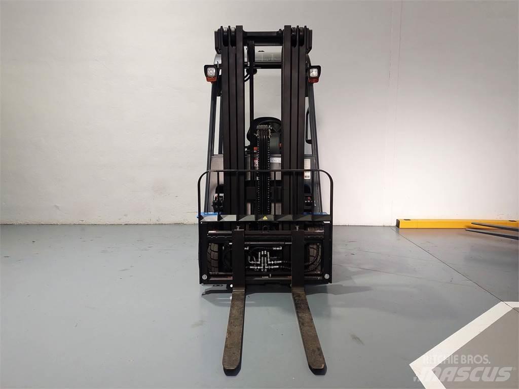  SEF25C Carrelli elevatori elettrici