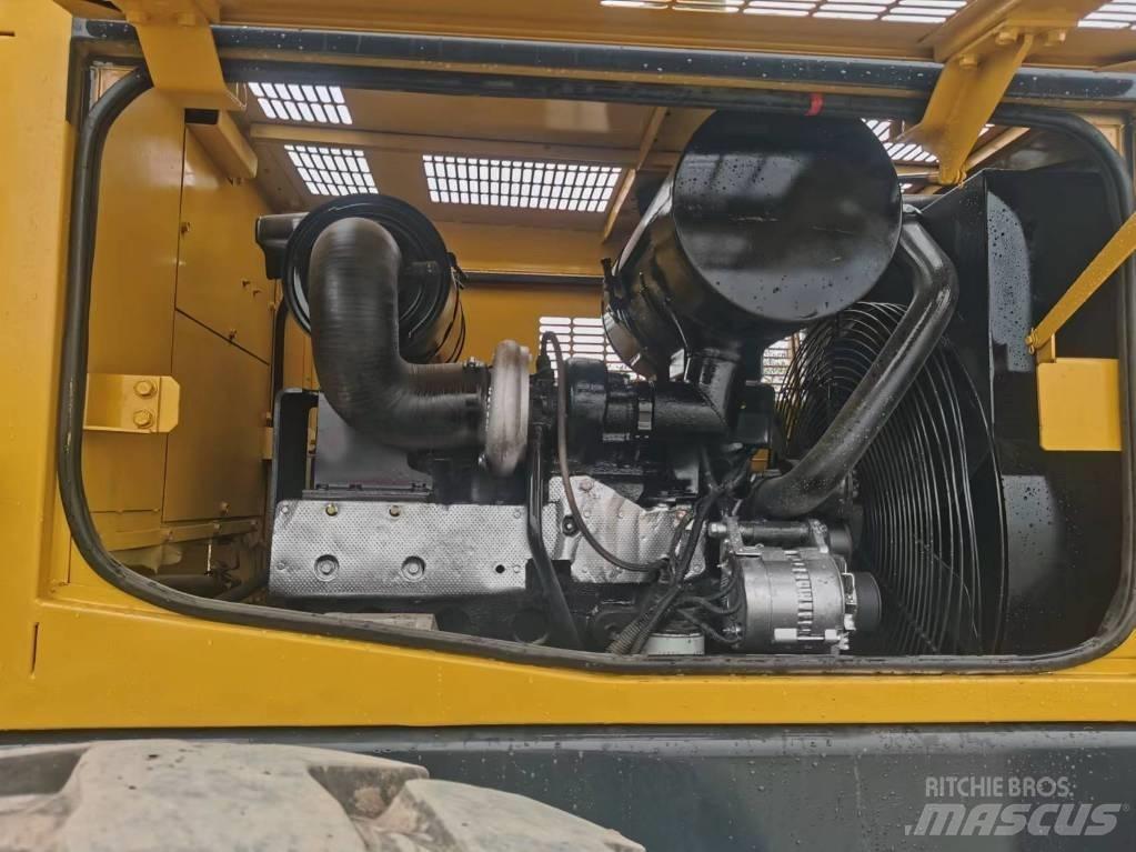 Komatsu WA 360-3 Pale gommate
