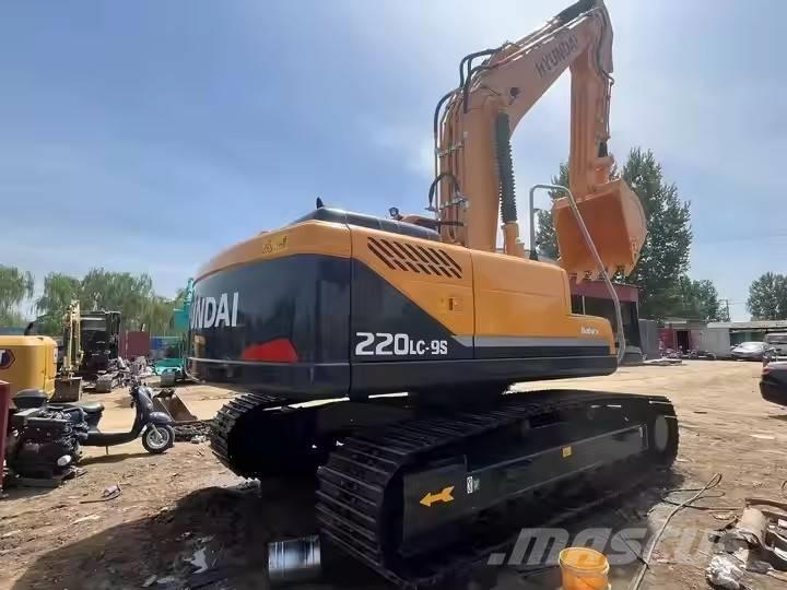 Hyundai 220 LC  9s Escavatori cingolati